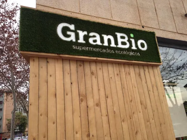 Fachada Gran Bio, lateral
