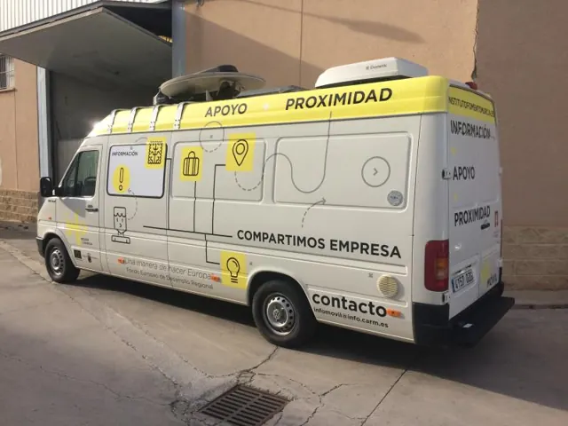Rotulación de furgón Info Móvil
